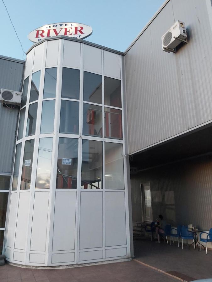 Hotel River Targu Jiu Exterior photo