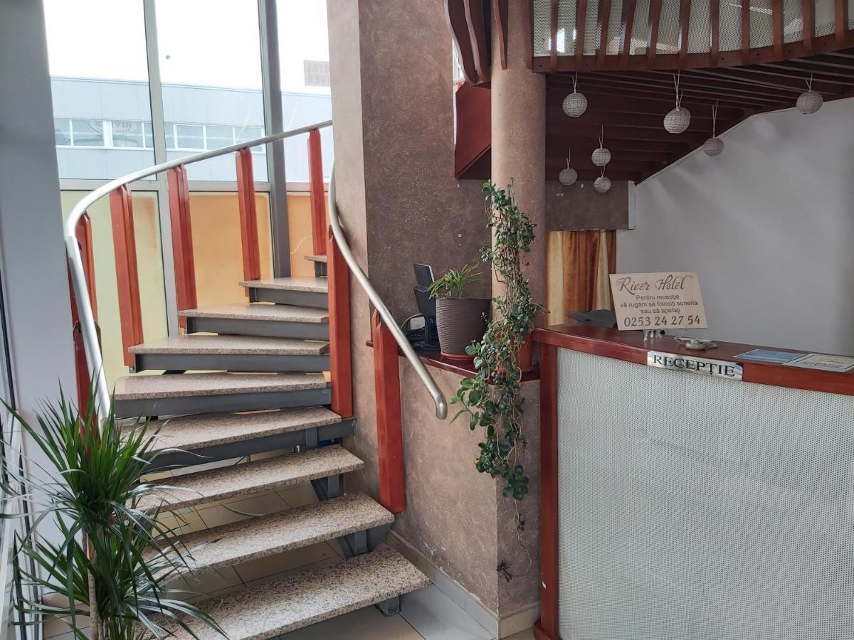Hotel River Targu Jiu Exterior photo