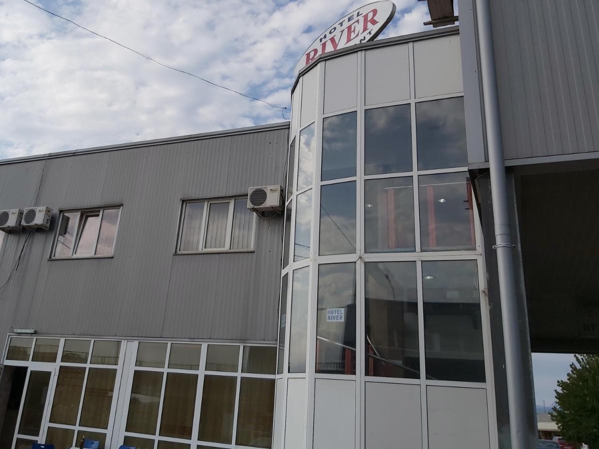 Hotel River Targu Jiu Exterior photo