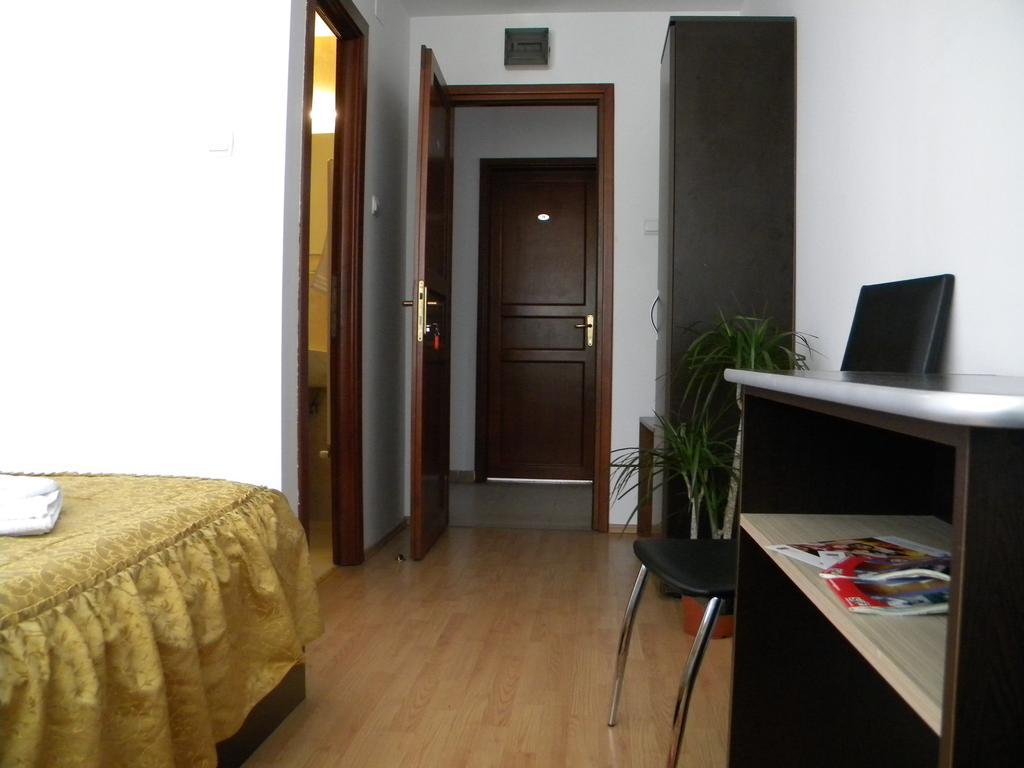 Hotel River Targu Jiu Room photo